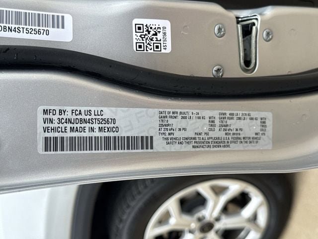 Used 2025 Jeep Compass Latitude AWD/4WD image 34