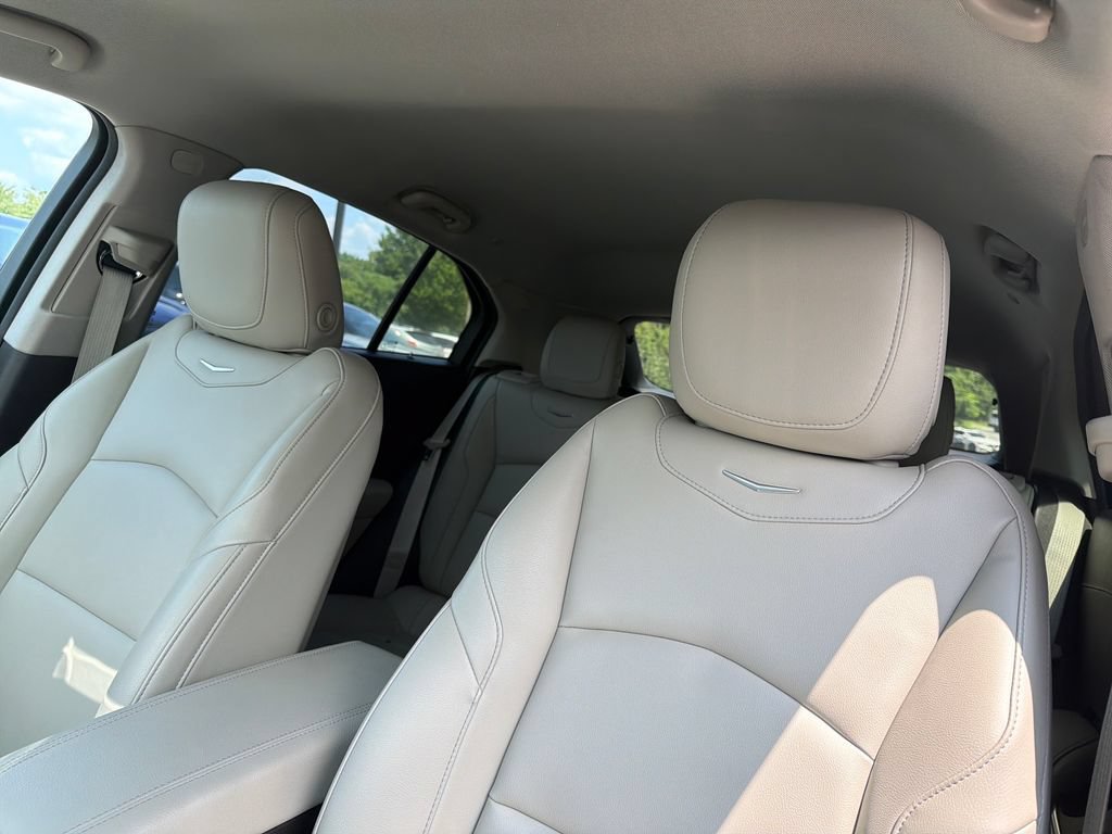 Certified 2022 Cadillac XT4 Luxury w/ Driver Awareness Package FWD image 2