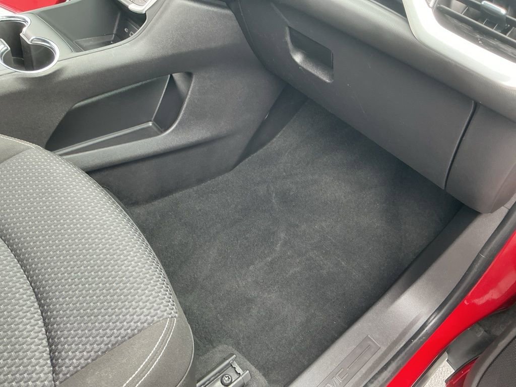 Used 2024 GMC Terrain SLE w/ Driver Convenience Package image 21