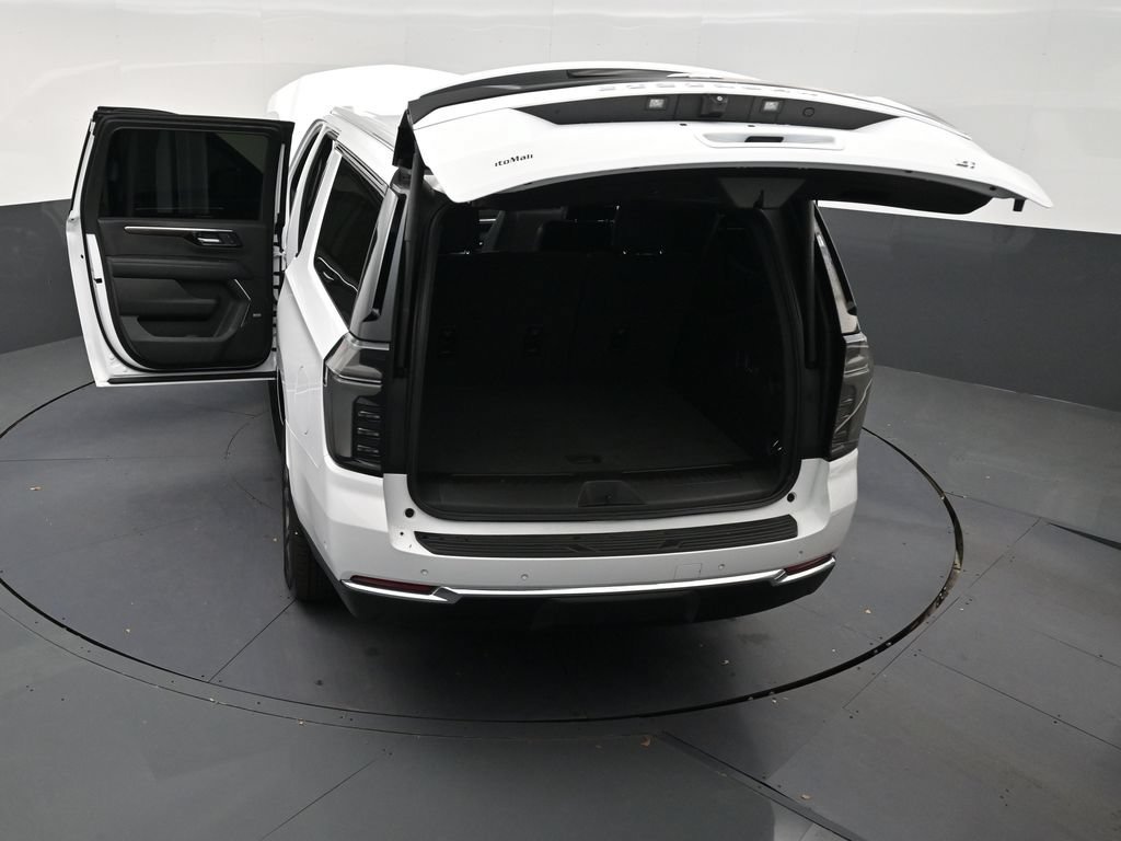 Used 2026 Chevrolet Suburban LT w/ Comfort Package RWD image 32
