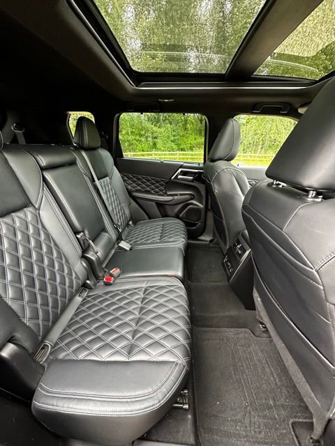 Used 2023 Mitsubishi Outlander AWD image 19