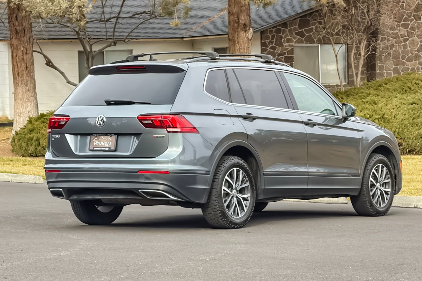 Used 2019 Volkswagen Tiguan SE w/ Panoramic Sunroof Package image 4