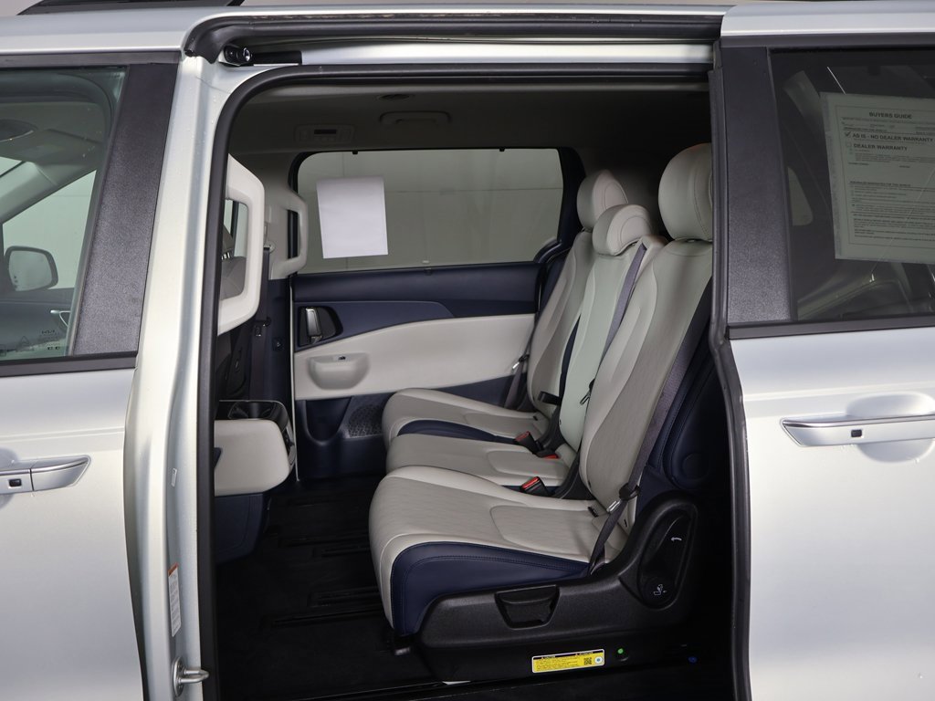 Used 2025 Kia Carnival EX image 31