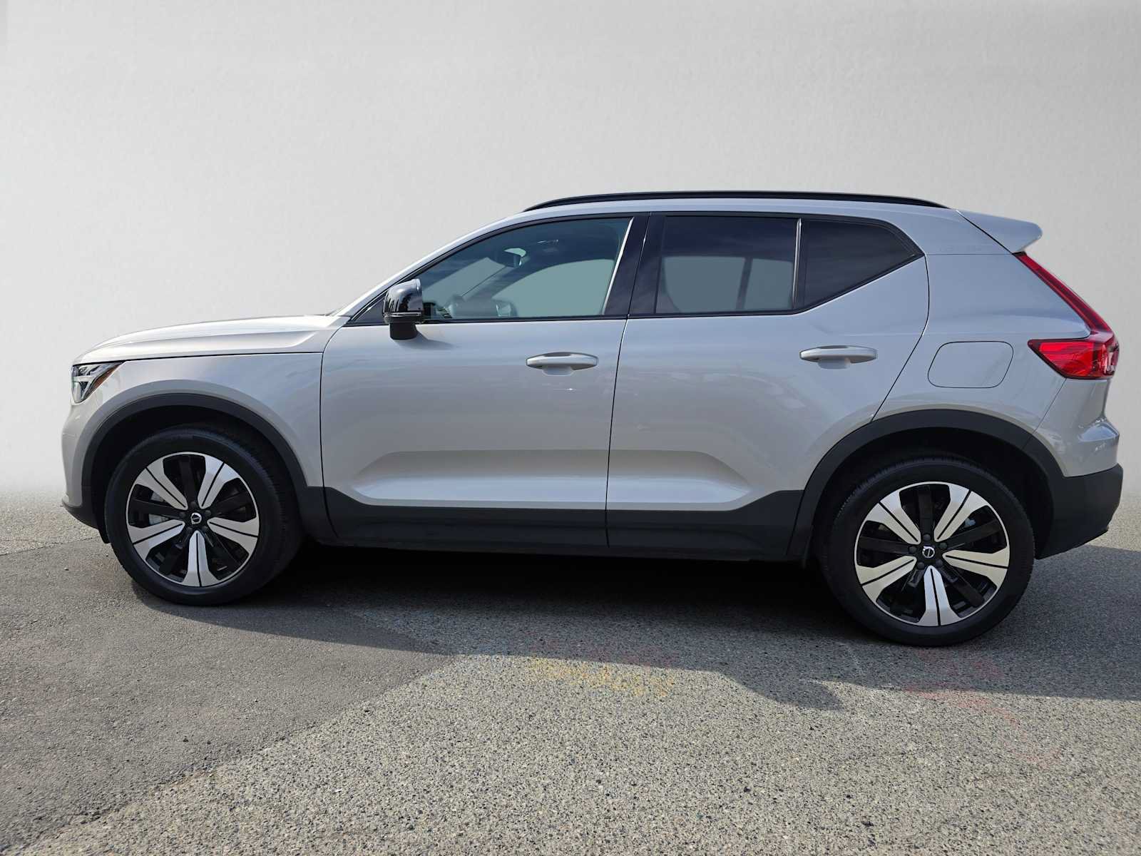 Certified 2023 Volvo XC40 Recharge Core w/ Protection Package Premier AWD/4WD image 8