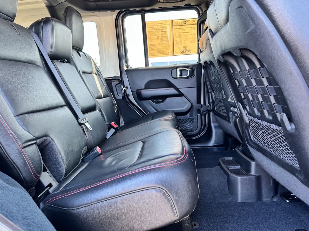 Used 2022 Jeep Wrangler Unlimited Rubicon w/ Cold Weather Group AWD/4WD image 14