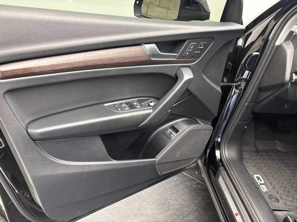 Used 2024 Audi Q5 e Premium w/ Convenience Package AWD/4WD image 4