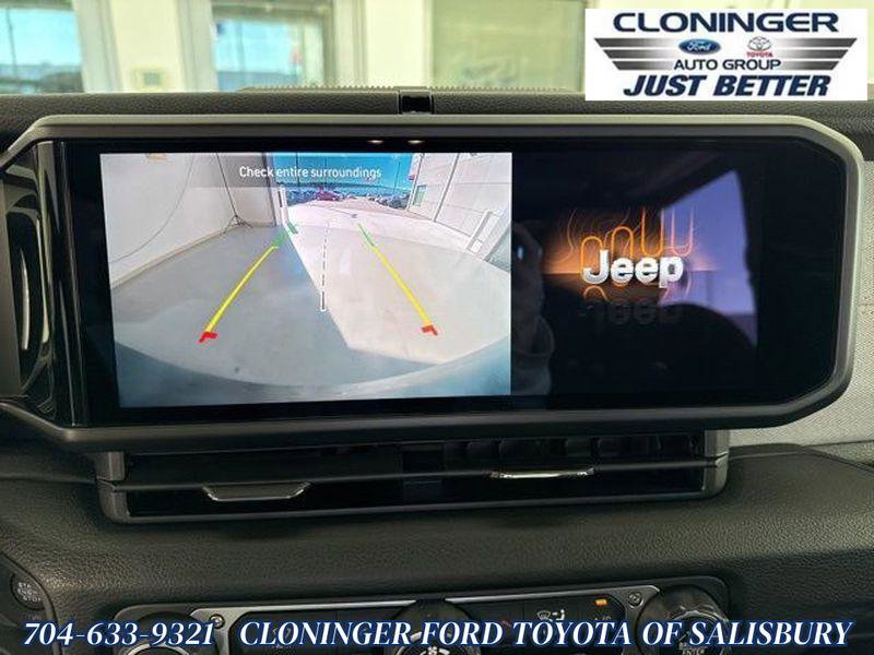 Used 2025 Jeep Wrangler Sport image 23