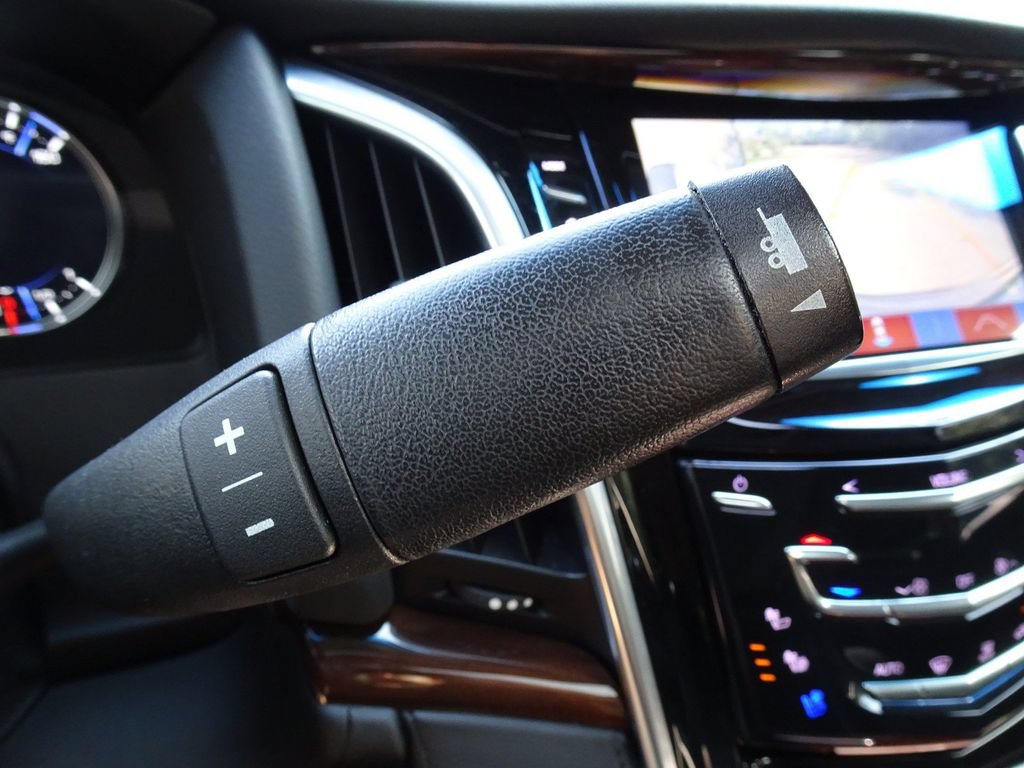 Used 2020 Cadillac Escalade Luxury AWD/4WD image 18
