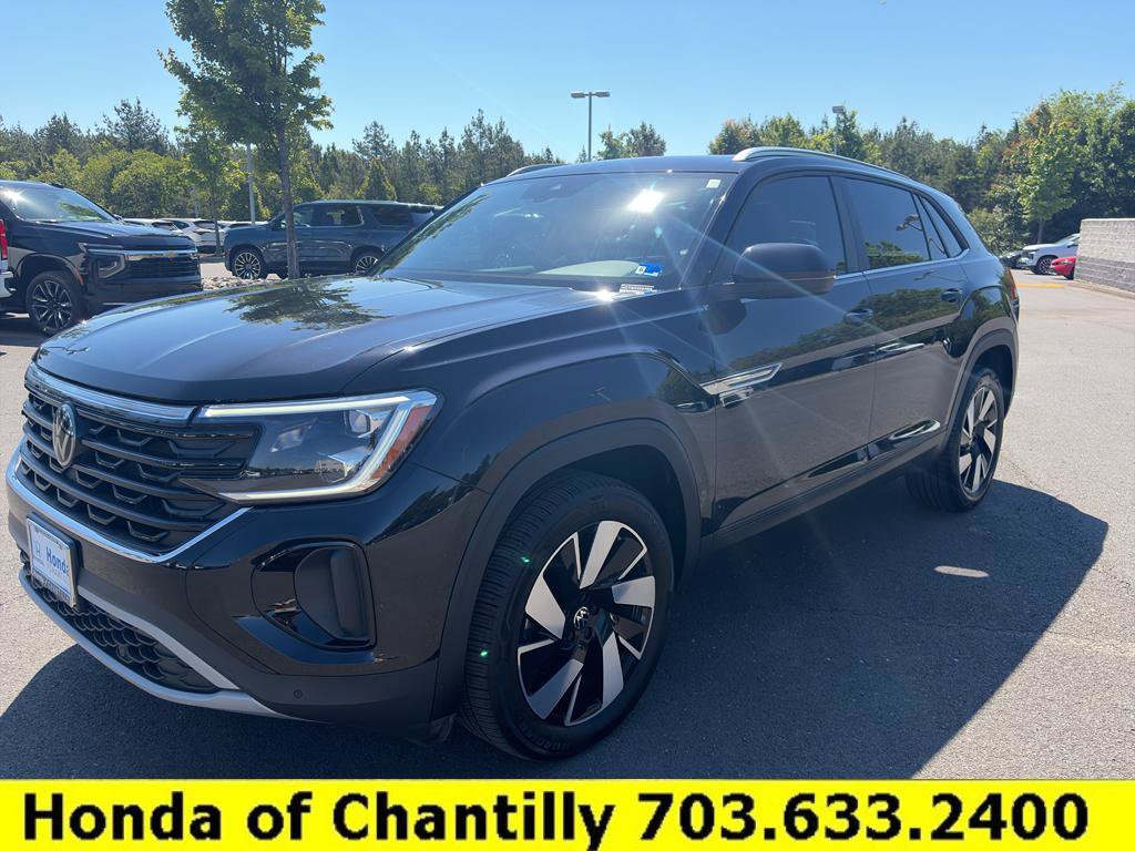 Used 2024 Volkswagen Atlas Cross Sport SE AWD/4WD image 3