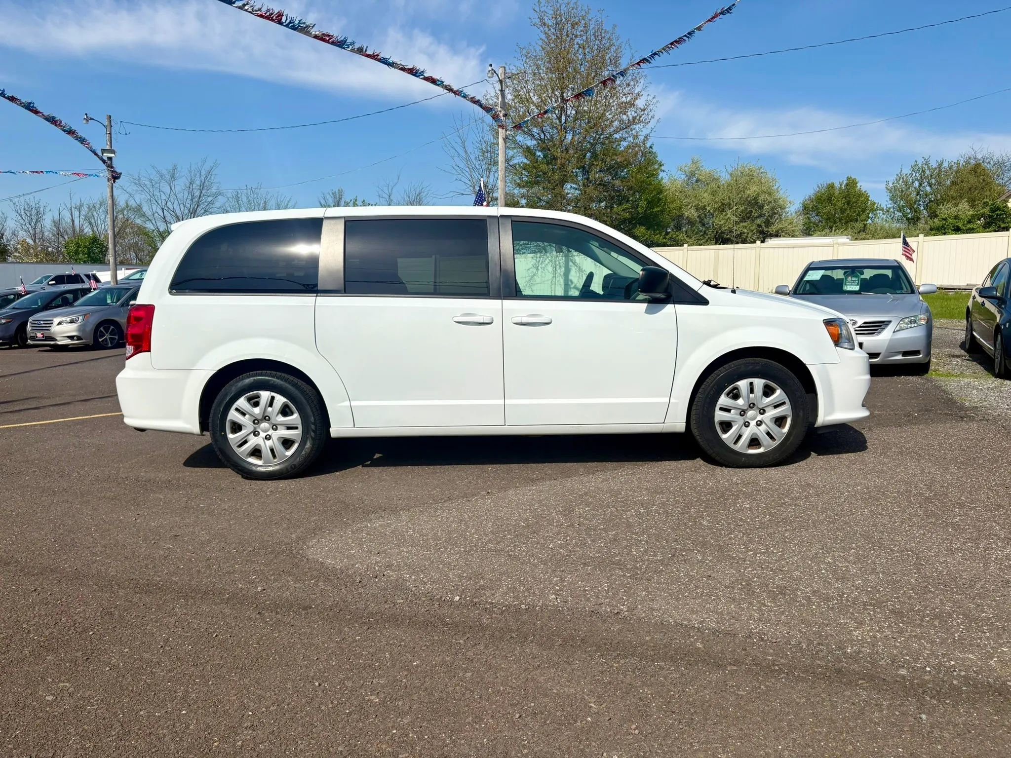 Used 2018 Dodge Grand Caravan SE FWD image 6