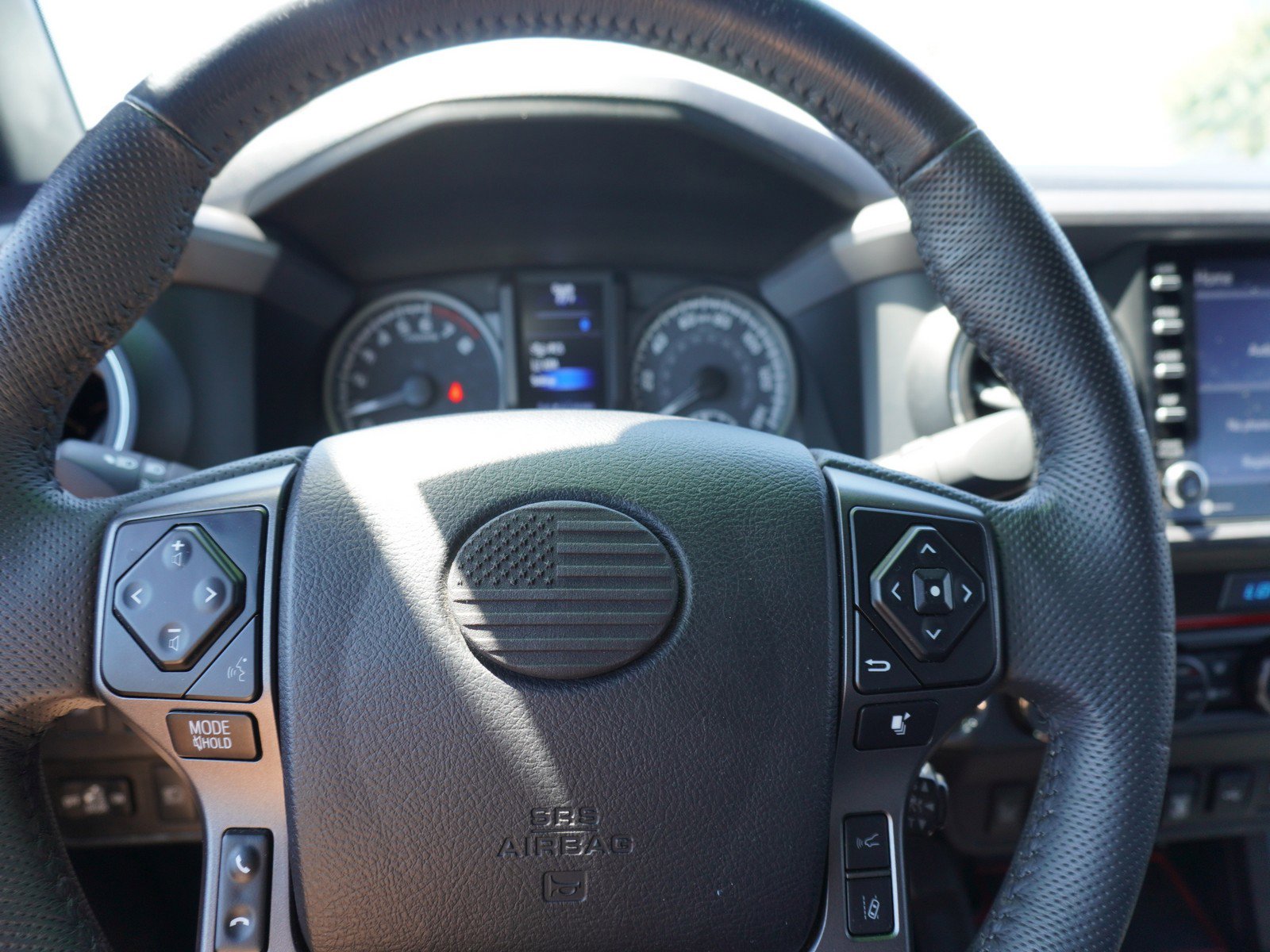 Used 2022 Toyota Tacoma TRD Off-Road w/ Technology Package AWD/4WD image 26