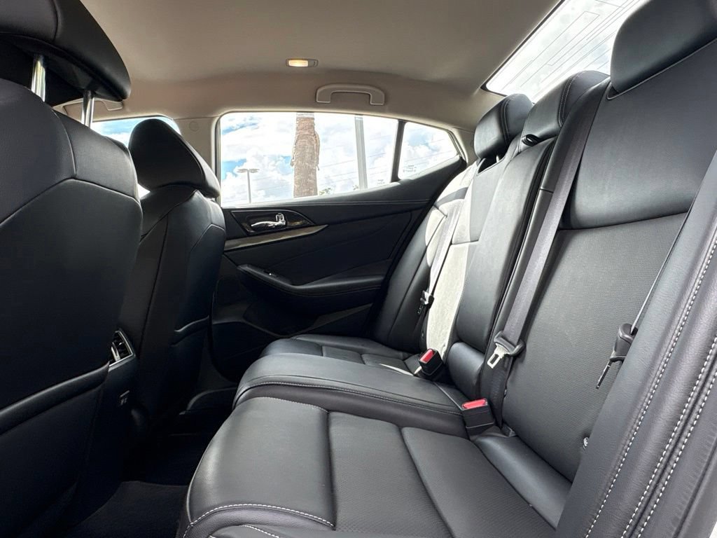 Used 2023 Nissan Maxima SV w/ Floor Mat Group FWD image 16