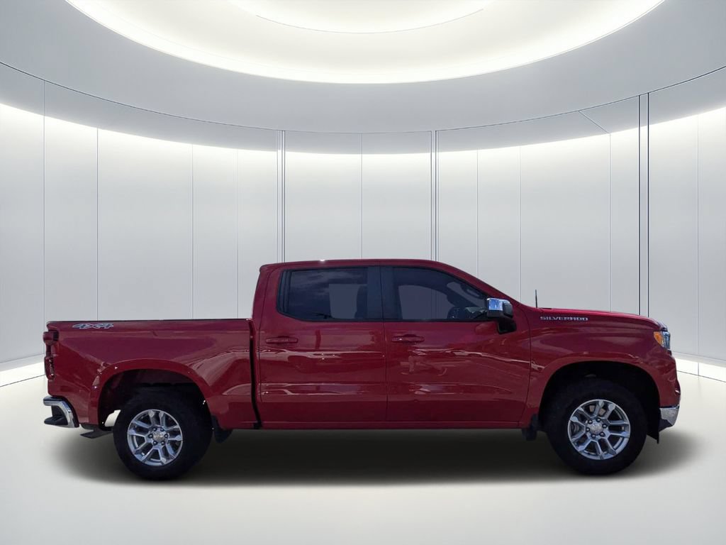 Used 2022 Chevrolet Silverado 1500 LT AWD/4WD image 3