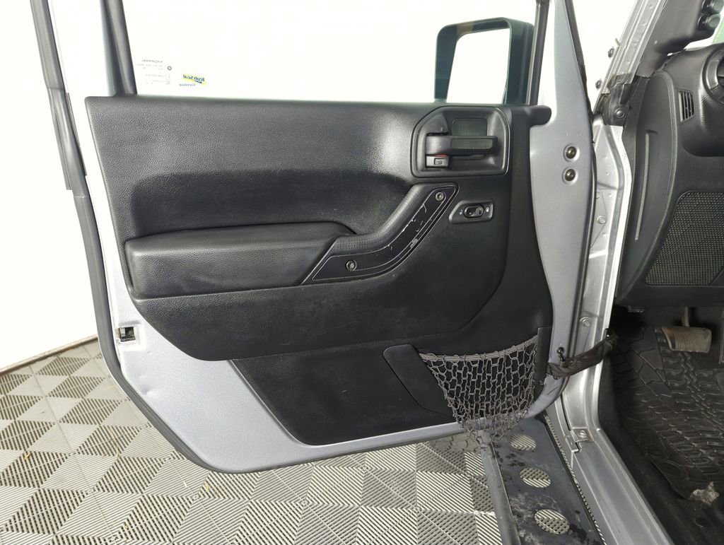 Used 2018 Jeep Wrangler Unlimited Sport S image 18