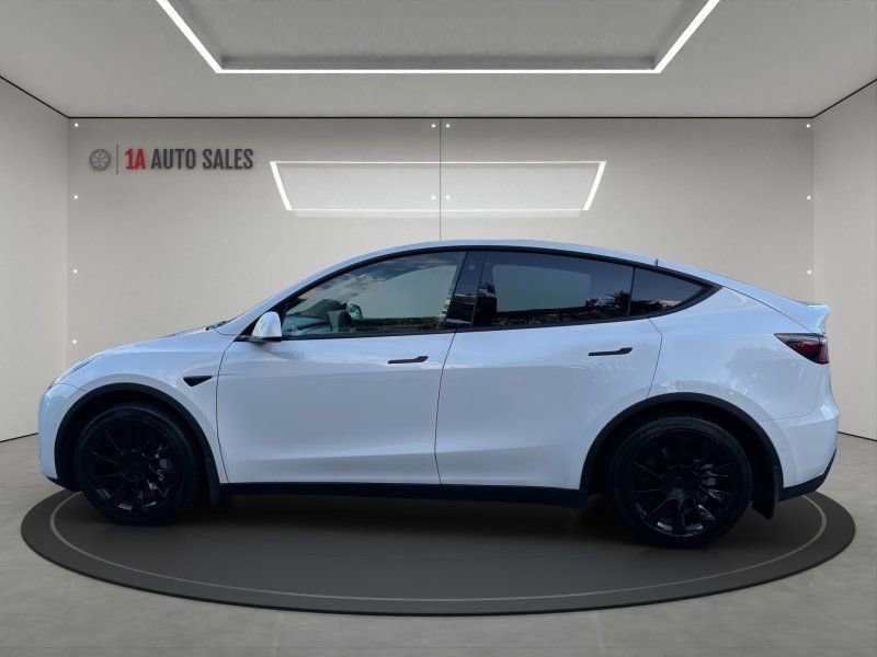 Used 2022 Tesla Model Y Long Range image 2