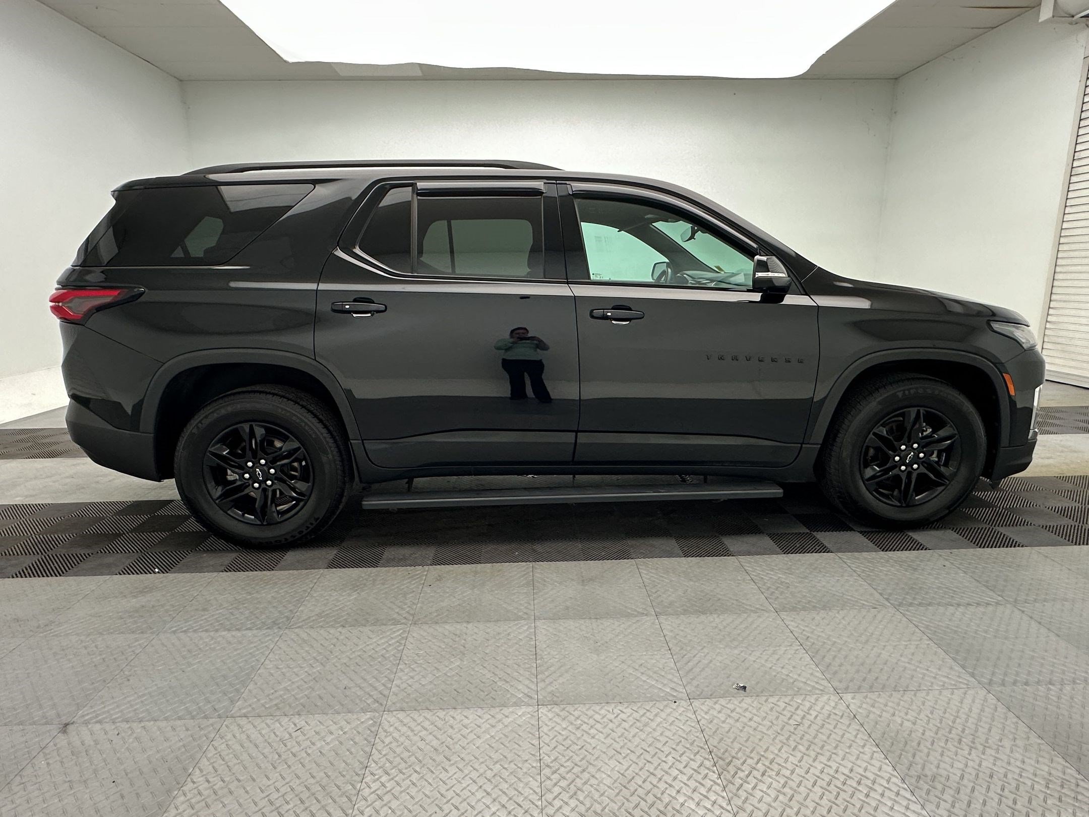 Used 2023 Chevrolet Traverse LT w/ Midnight/Sport Edition AWD/4WD image 8
