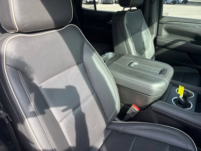 Used 2023 GMC Yukon SLT w/ SLT Luxury Package AWD/4WD image 17