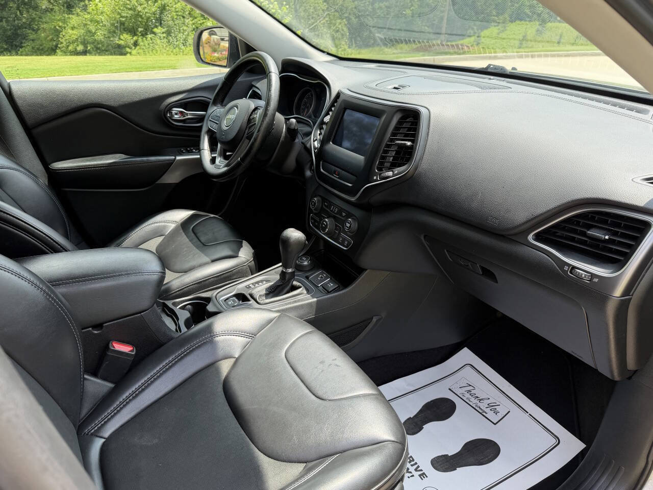 Used 2019 Jeep Cherokee Latitude Plus AWD/4WD image 18