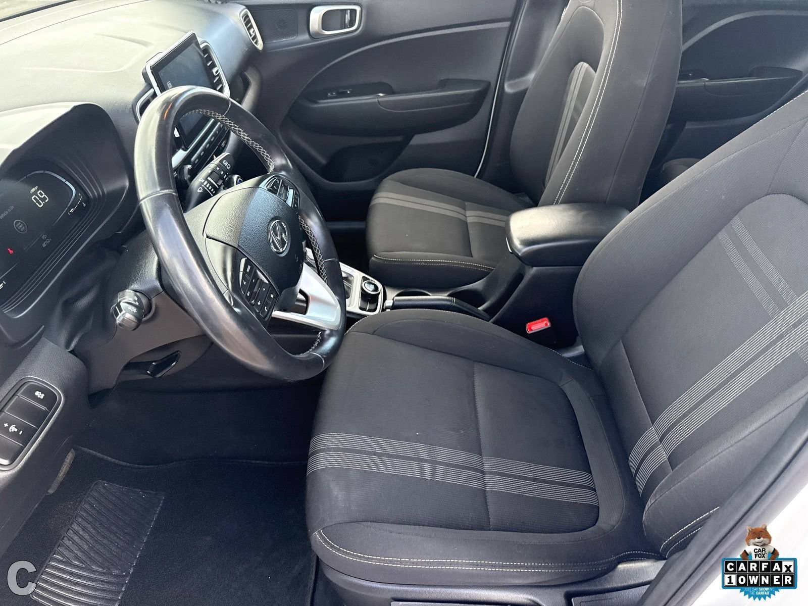Used 2024 Hyundai Venue SEL FWD image 21