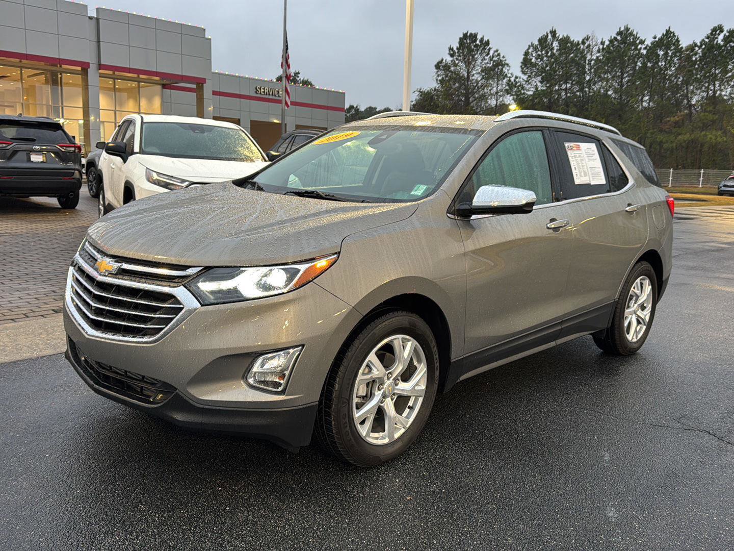 Used 2019 Chevrolet Equinox Premier image 2