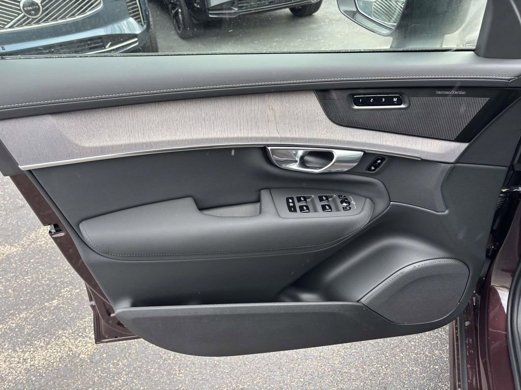 New 2026 Volvo XC90 T8 Ultra w/ Protection Package Premier image 11