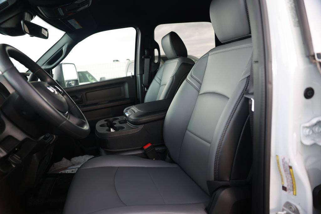 New 2026 RAM 3500 Tradesman AWD/4WD image 30