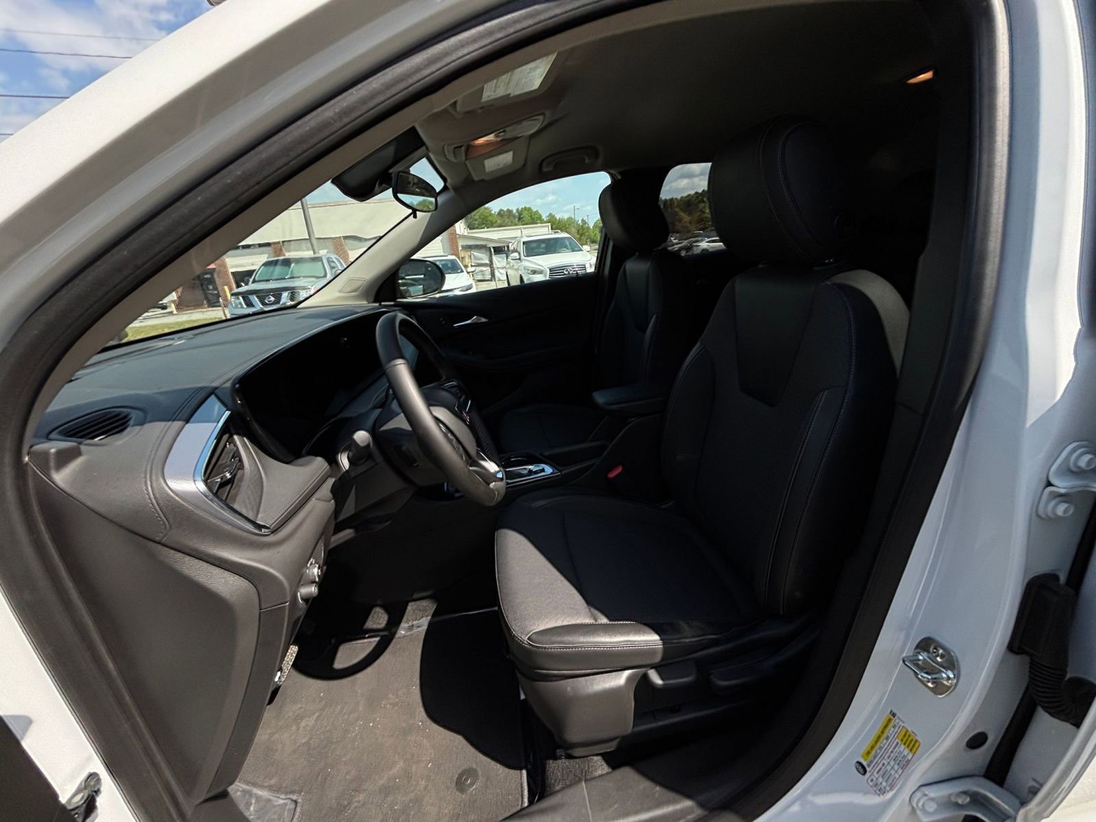 Used 2025 Buick Encore GX Preferred AWD/4WD image 32