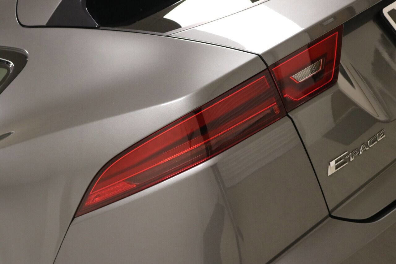 Used 2020 Jaguar E-PACE SE image 92