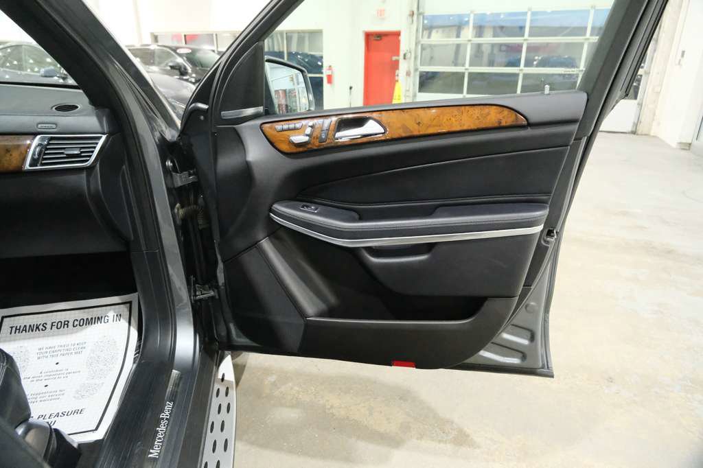 Used 2019 Mercedes-Benz GLS 550 4MATIC image 38
