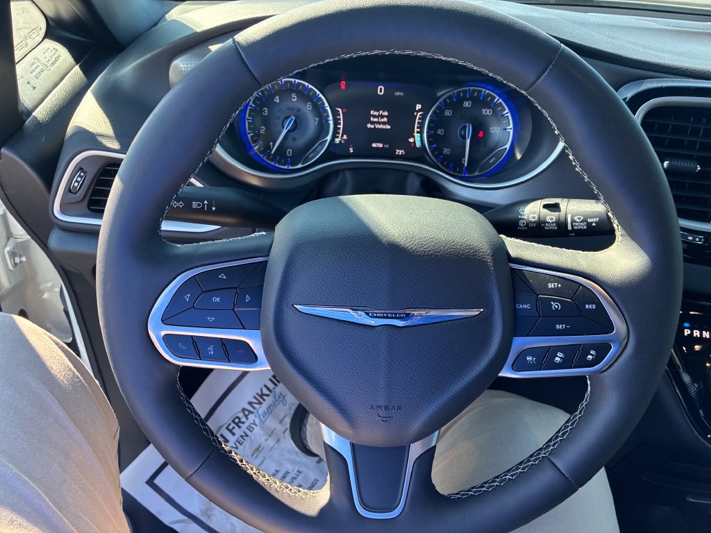 Used 2025 Chrysler Pacifica Select FWD image 14