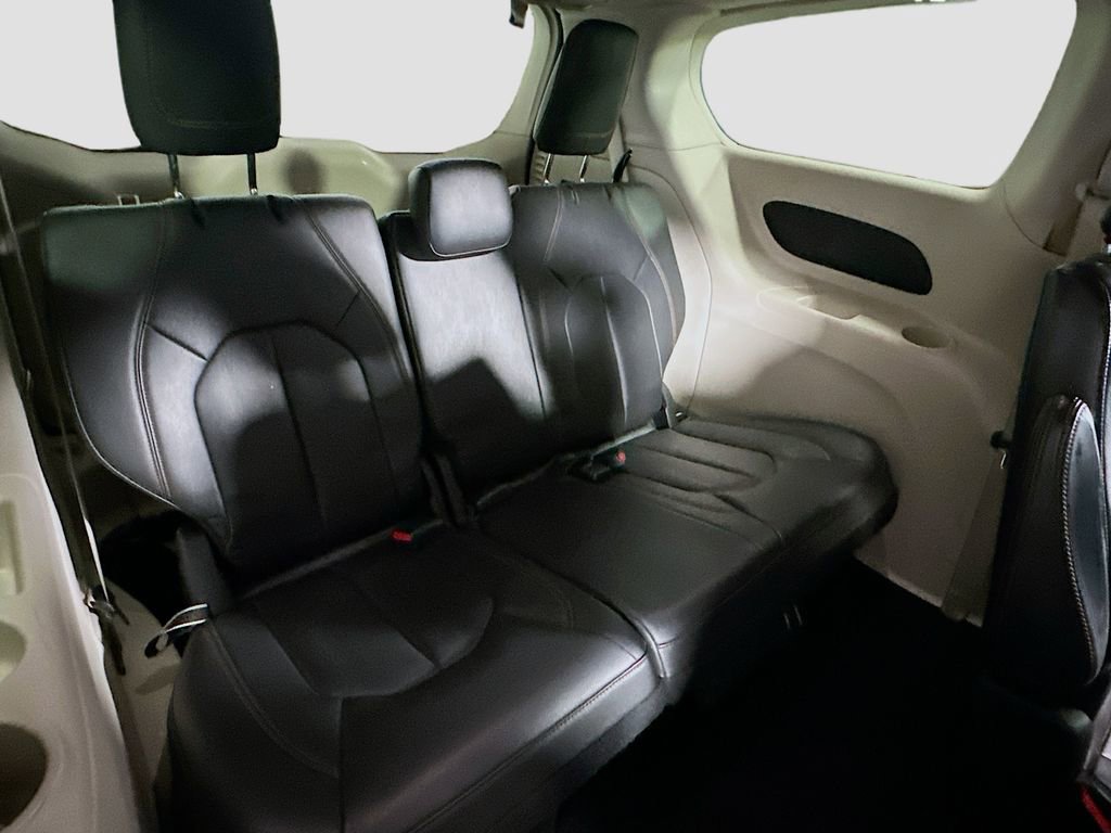 Used 2017 Chrysler Pacifica Touring-L image 27