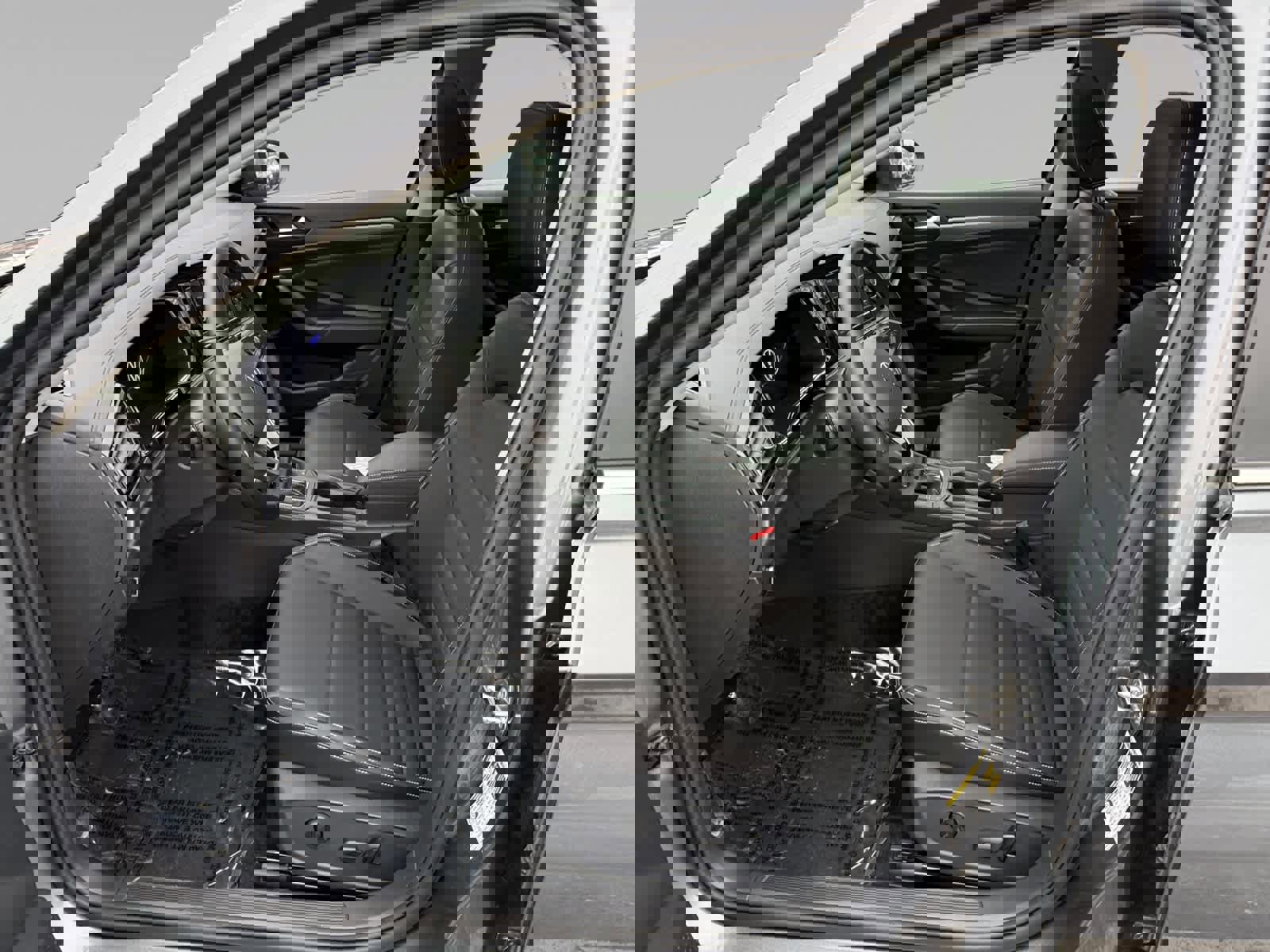 Used 2023 Volkswagen Jetta SE image 9