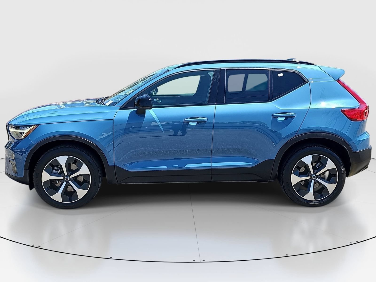 Used 2024 Volvo XC40 B5 Core AWD/4WD image 8