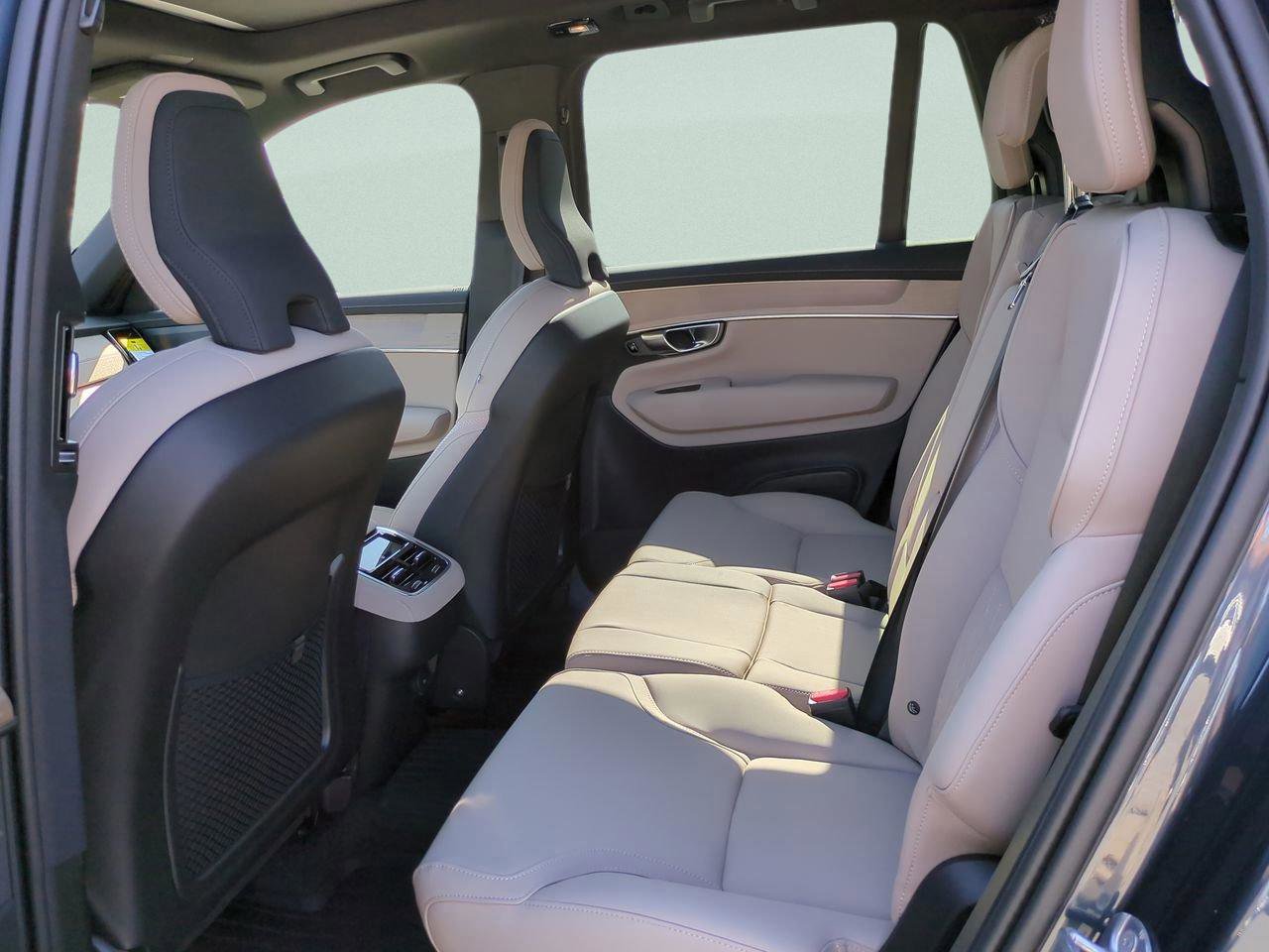 New 2026 Volvo XC90 B6 Plus image 22