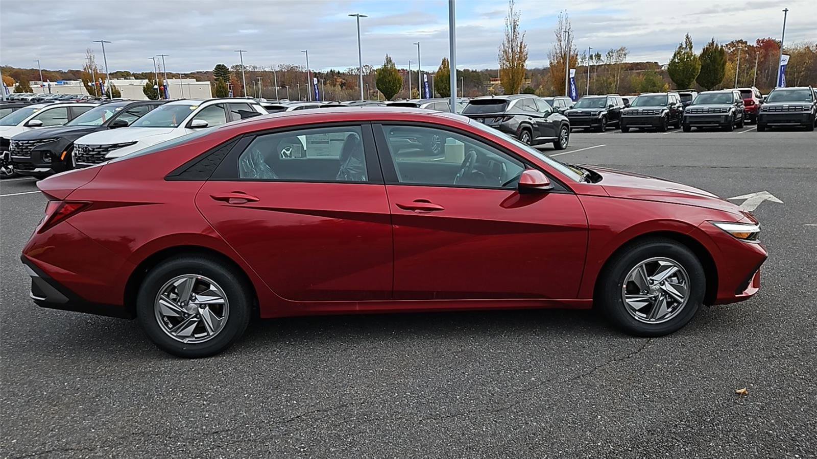 New 2025 Hyundai Elantra SE image 8