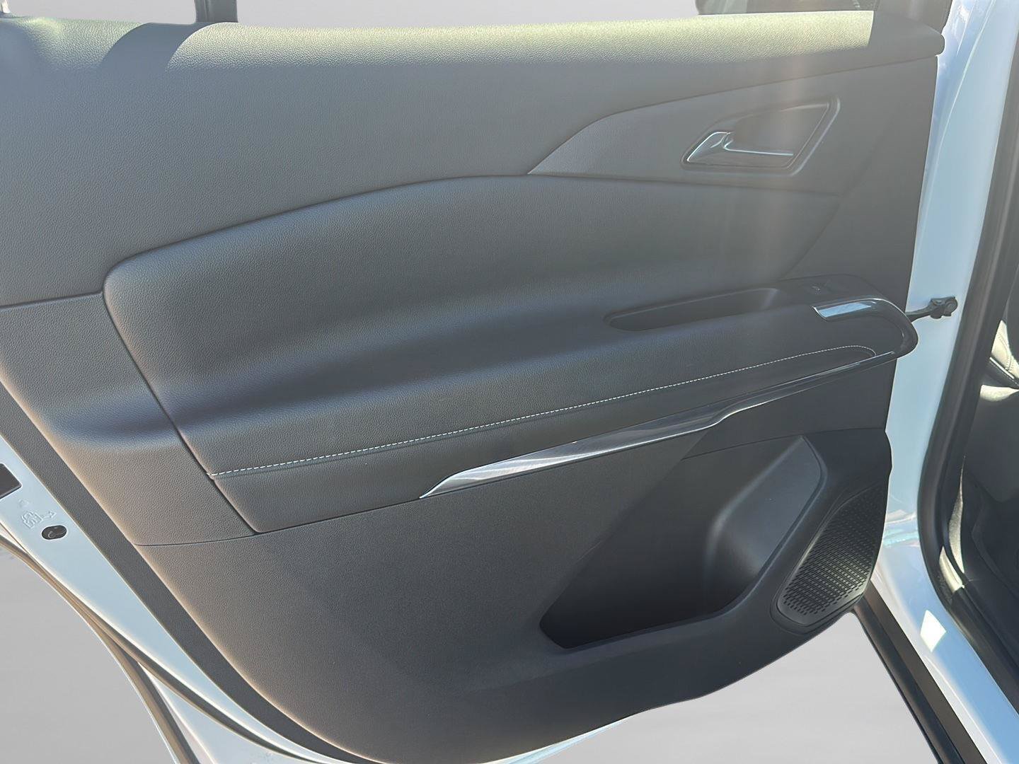 Used 2025 Chevrolet Traverse LT w/ LPO, Floor Liner Package FWD image 22
