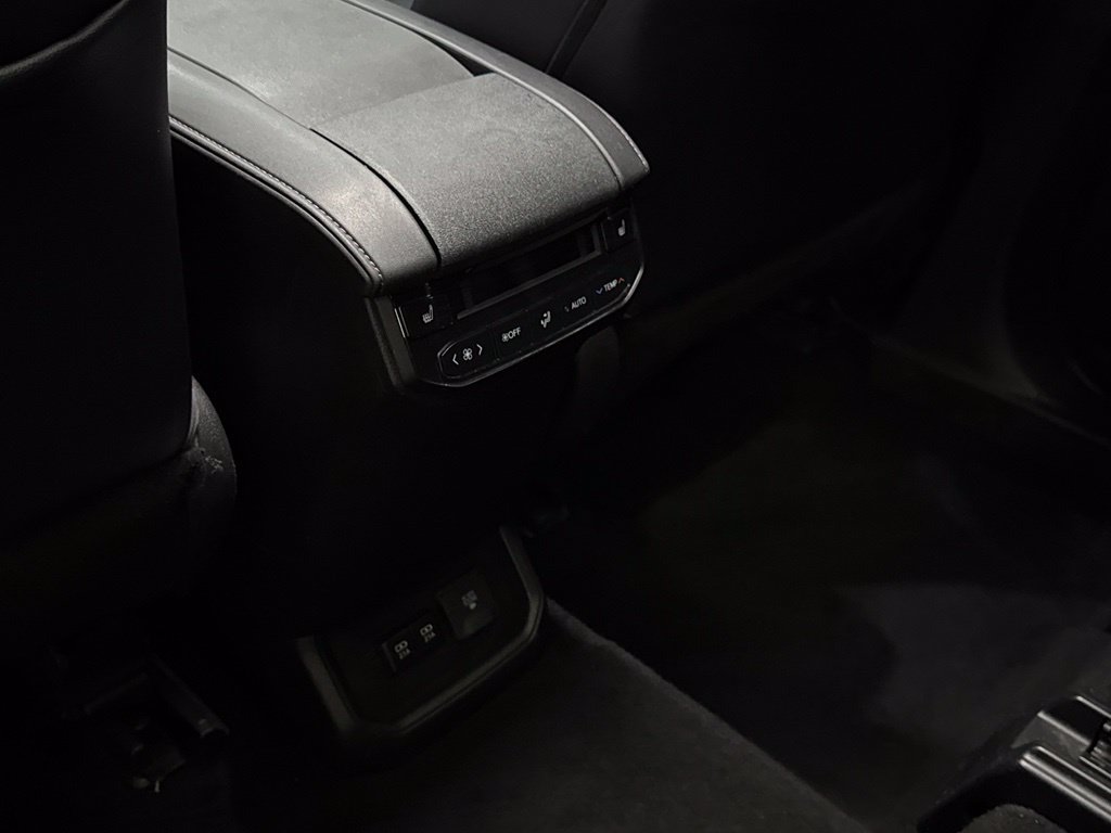 Used 2020 Toyota Highlander Platinum AWD/4WD image 19
