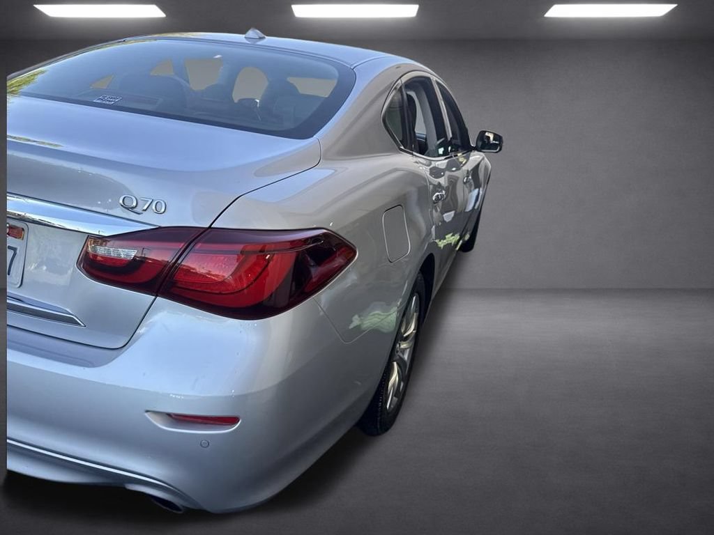 Used 2019 INFINITI Q70 Luxe AWD/4WD image 9