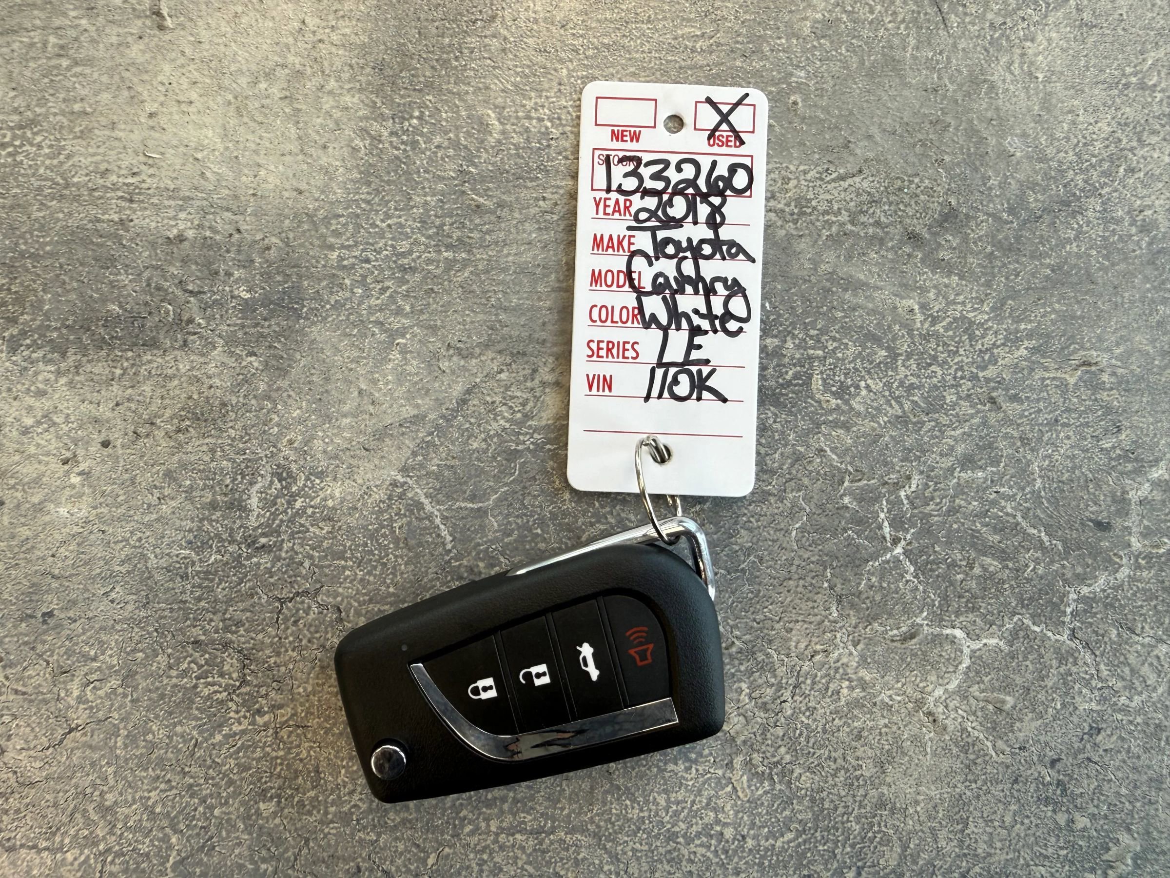 Used 2018 Toyota Camry LE FWD image 37