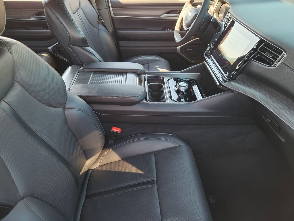 Used 2024 Jeep Wagoneer Series II w/ Flexible Seating Group RWD image 14