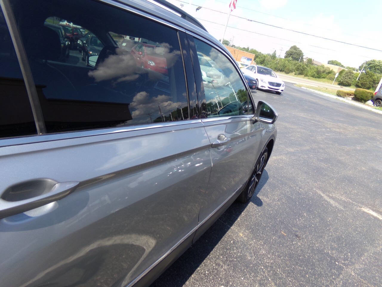 Used 2021 Volkswagen Tiguan SE image 42