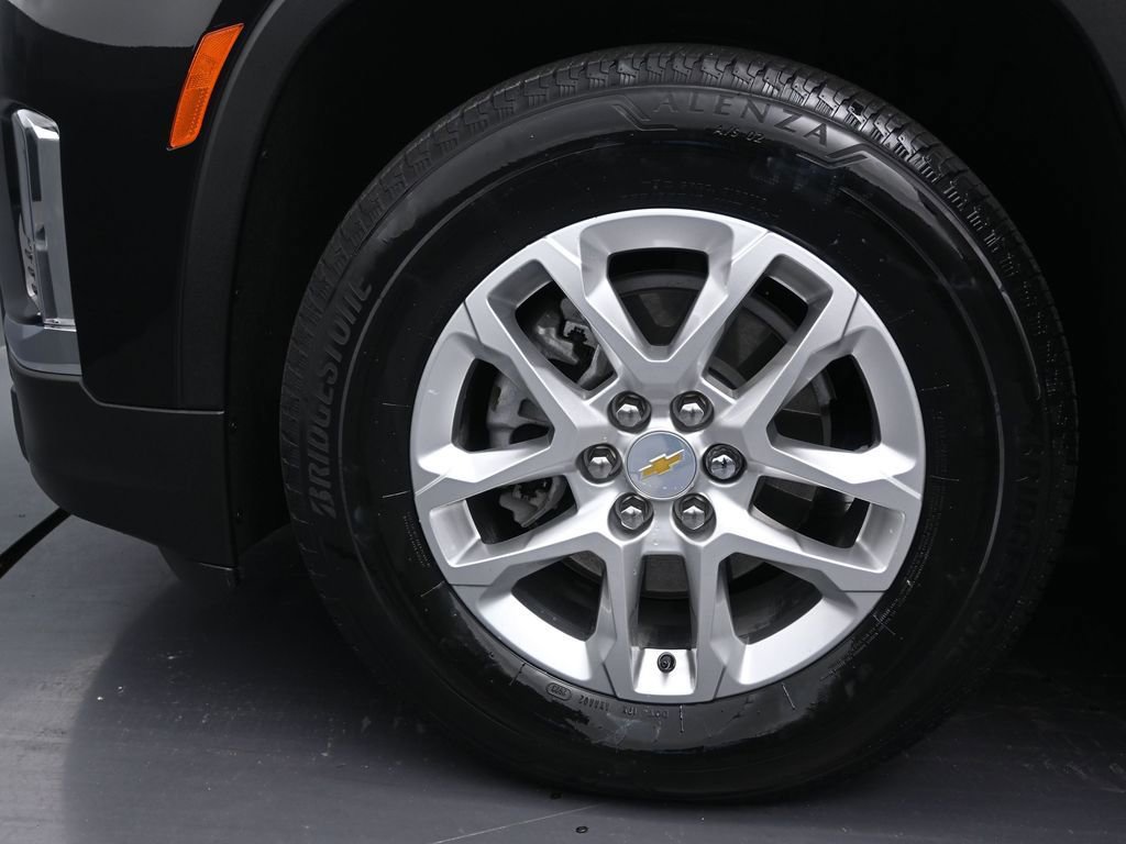 Used 2023 Chevrolet Traverse LS image 20