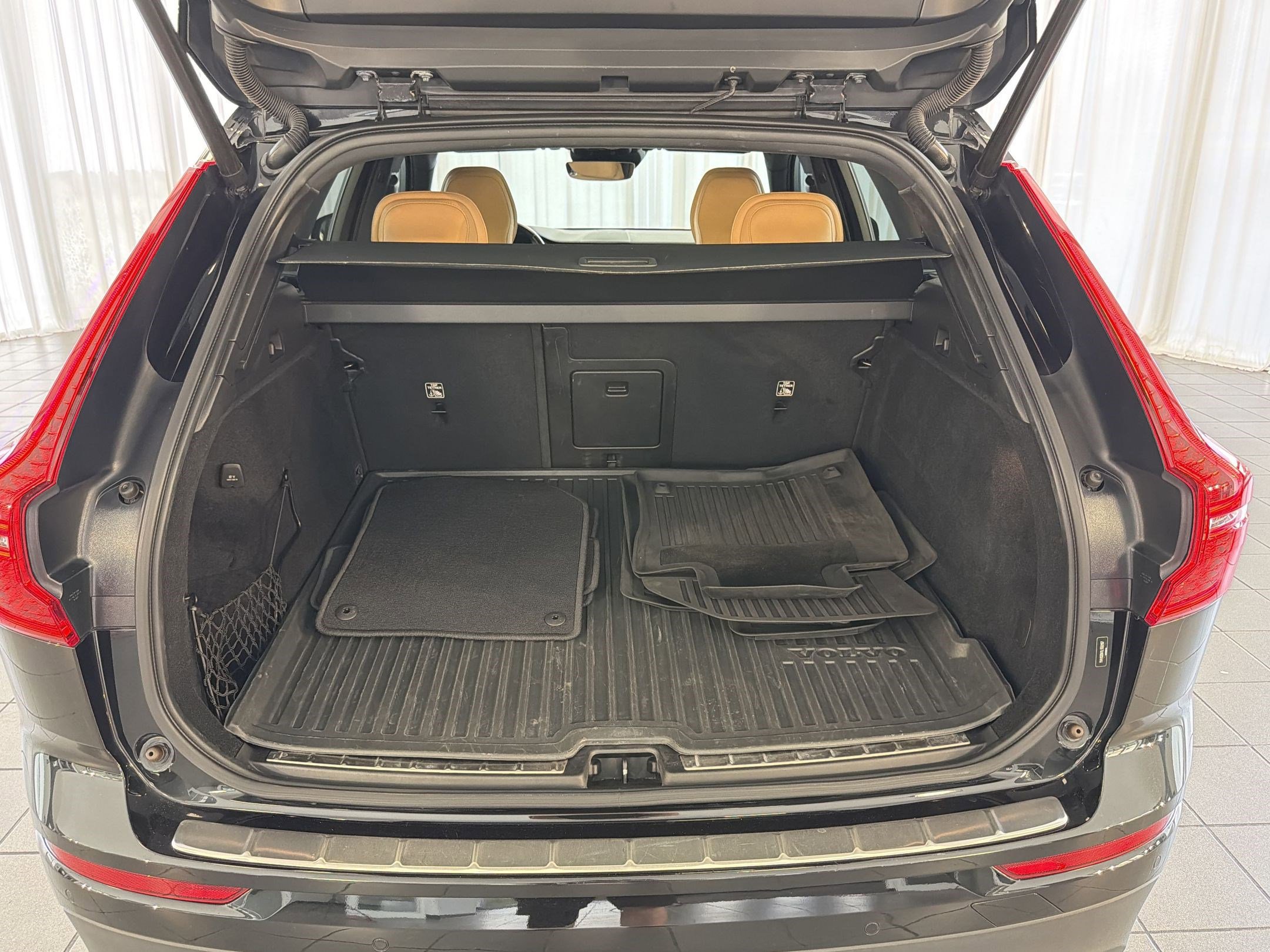 Used 2020 Volvo XC60 T5 Momentum w/ Protection Package Premier FWD image 33