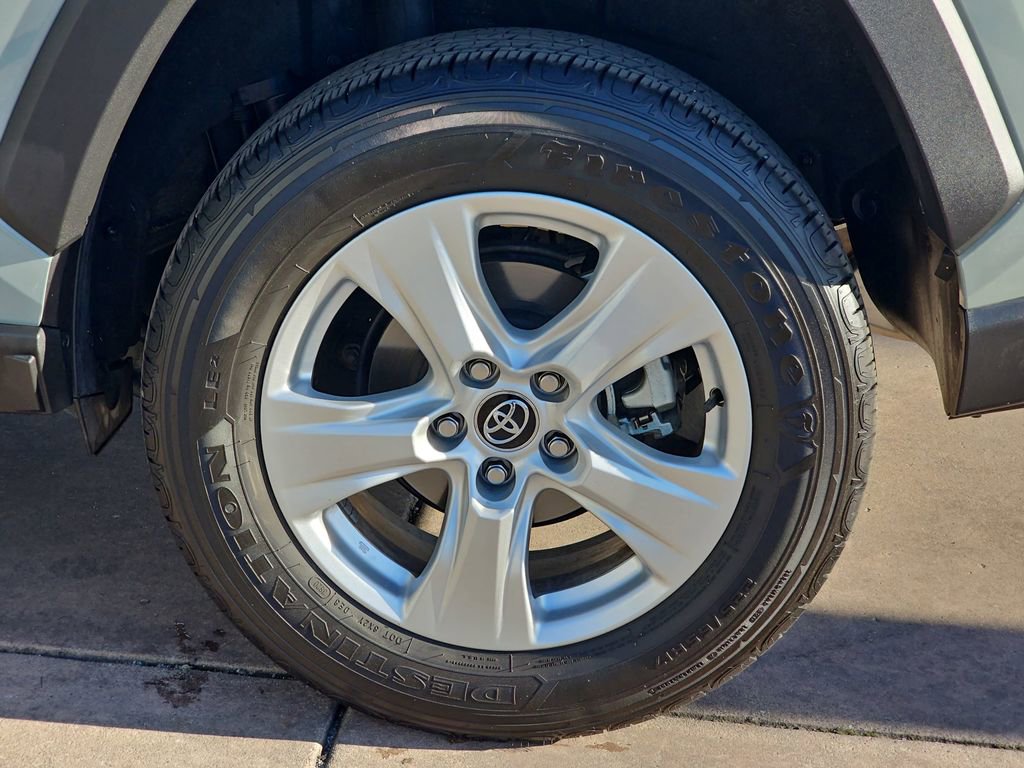 Used 2021 Toyota RAV4 XLE image 37