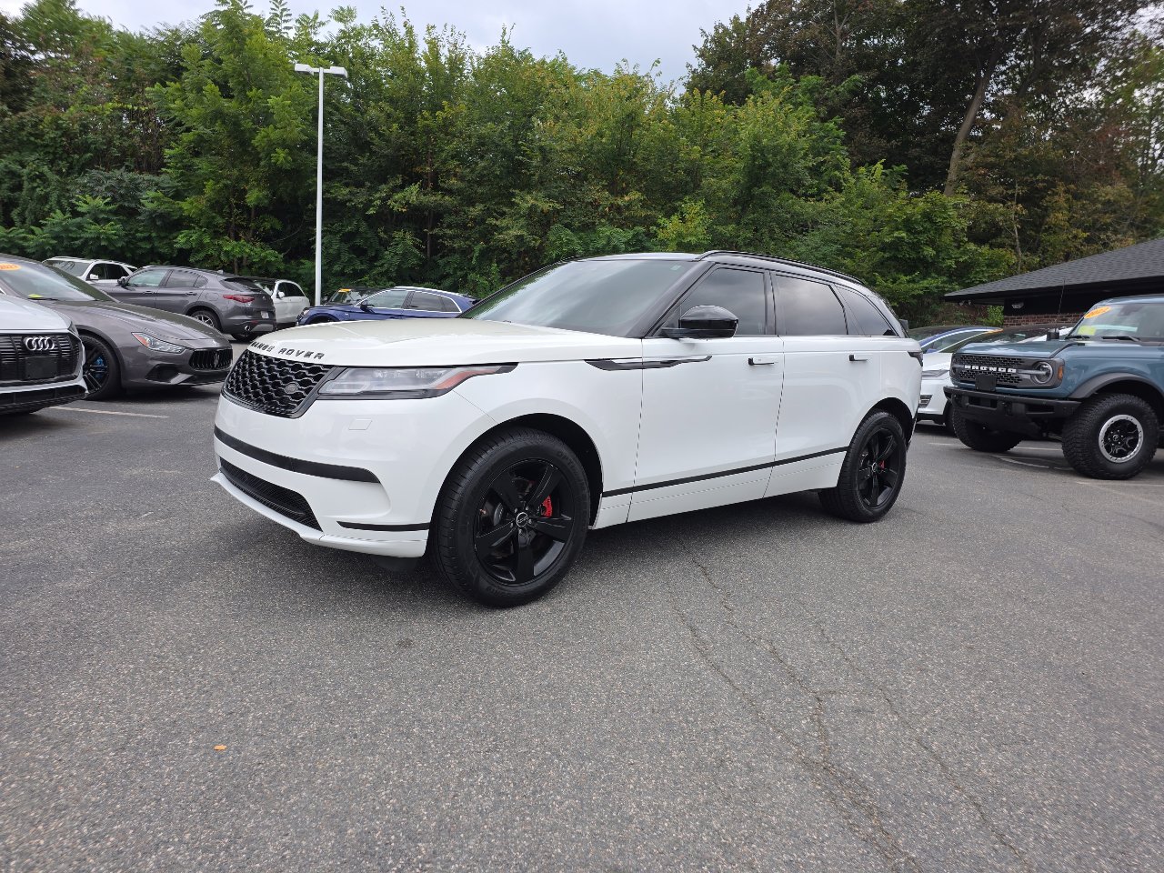Used 2018 Land Rover Range Rover Velar S image 4