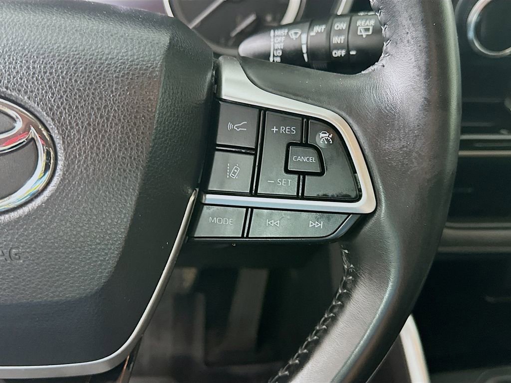 Used 2022 Toyota Highlander XLE image 26
