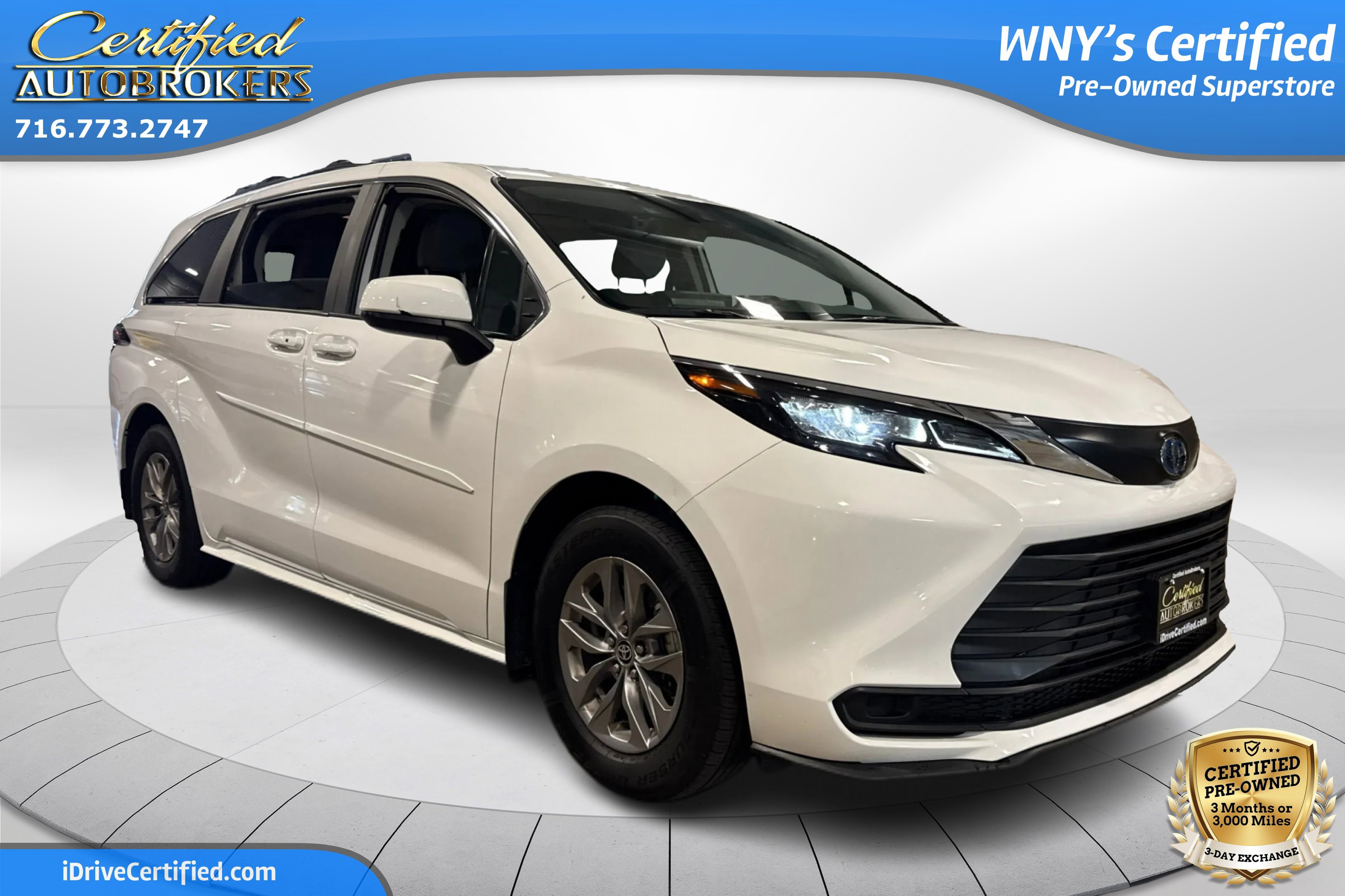 Used 2024 Toyota Sienna LE image 3