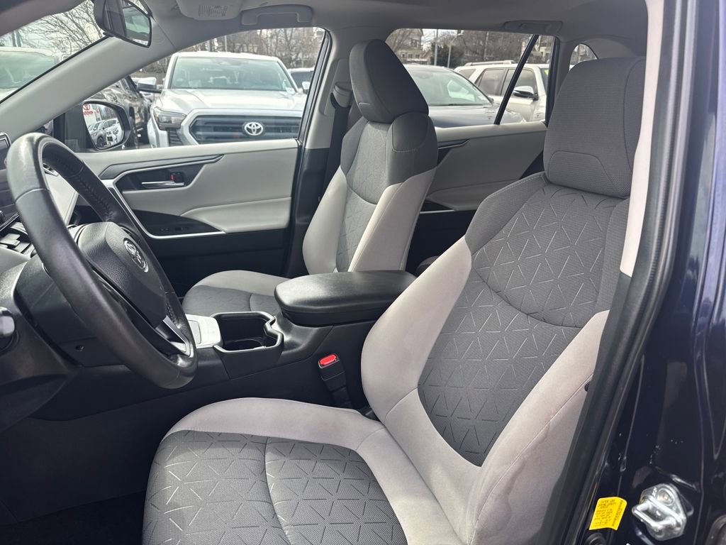 Used 2023 Toyota RAV4 XLE w/ Convenience Package image 16