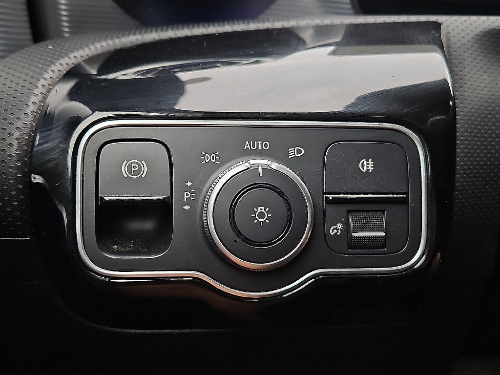 Used 2022 Mercedes-Benz CLA 250 image 22