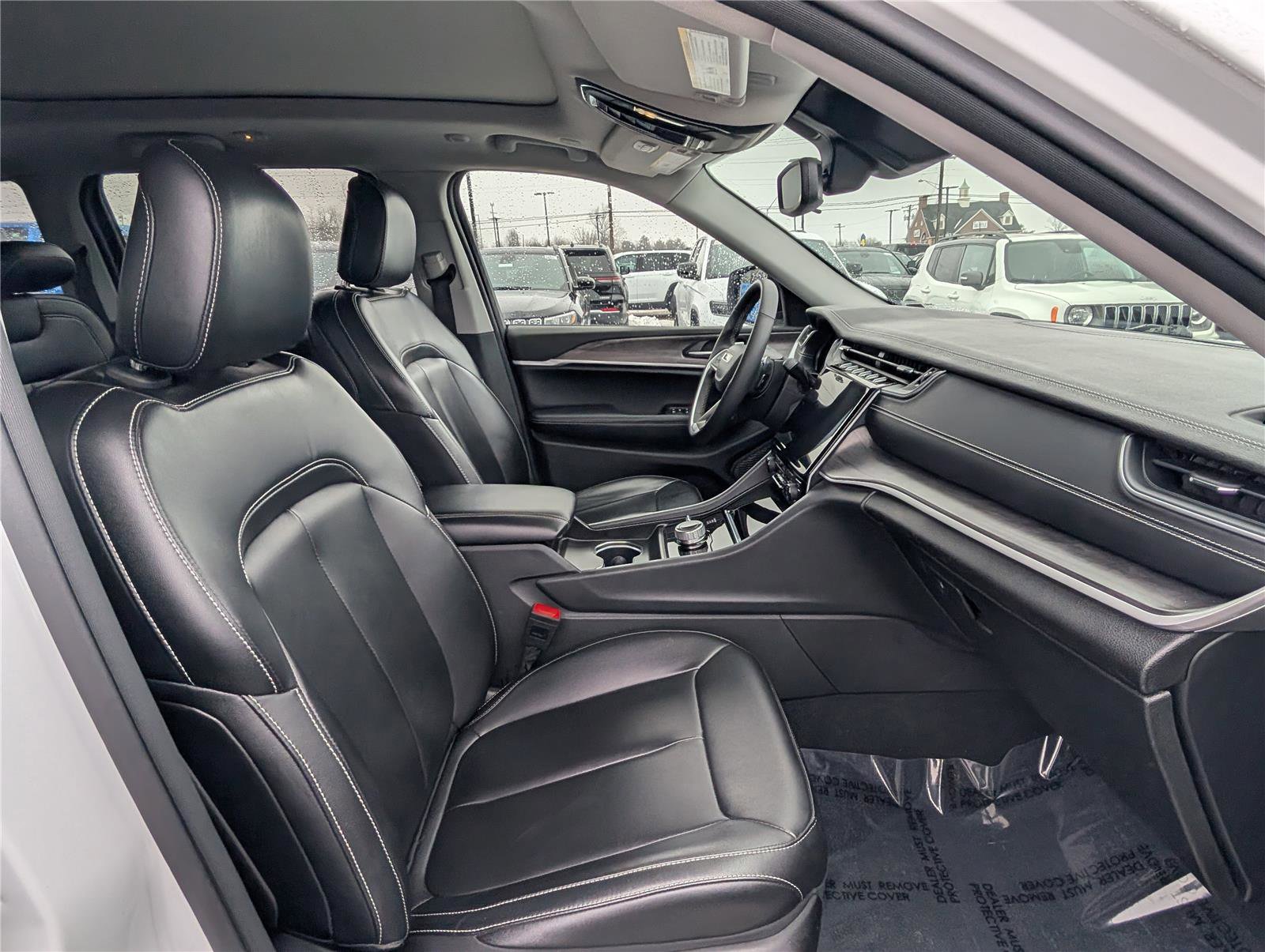 Used 2024 Jeep Grand Cherokee Limited image 10